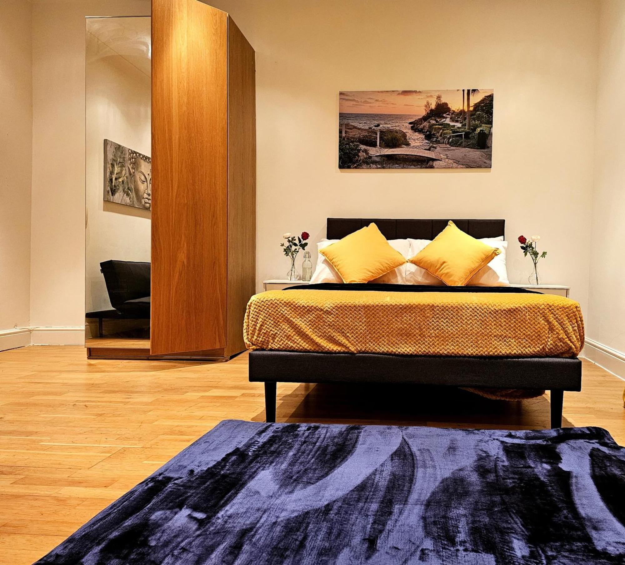 Elegant Spacious In Apartment London